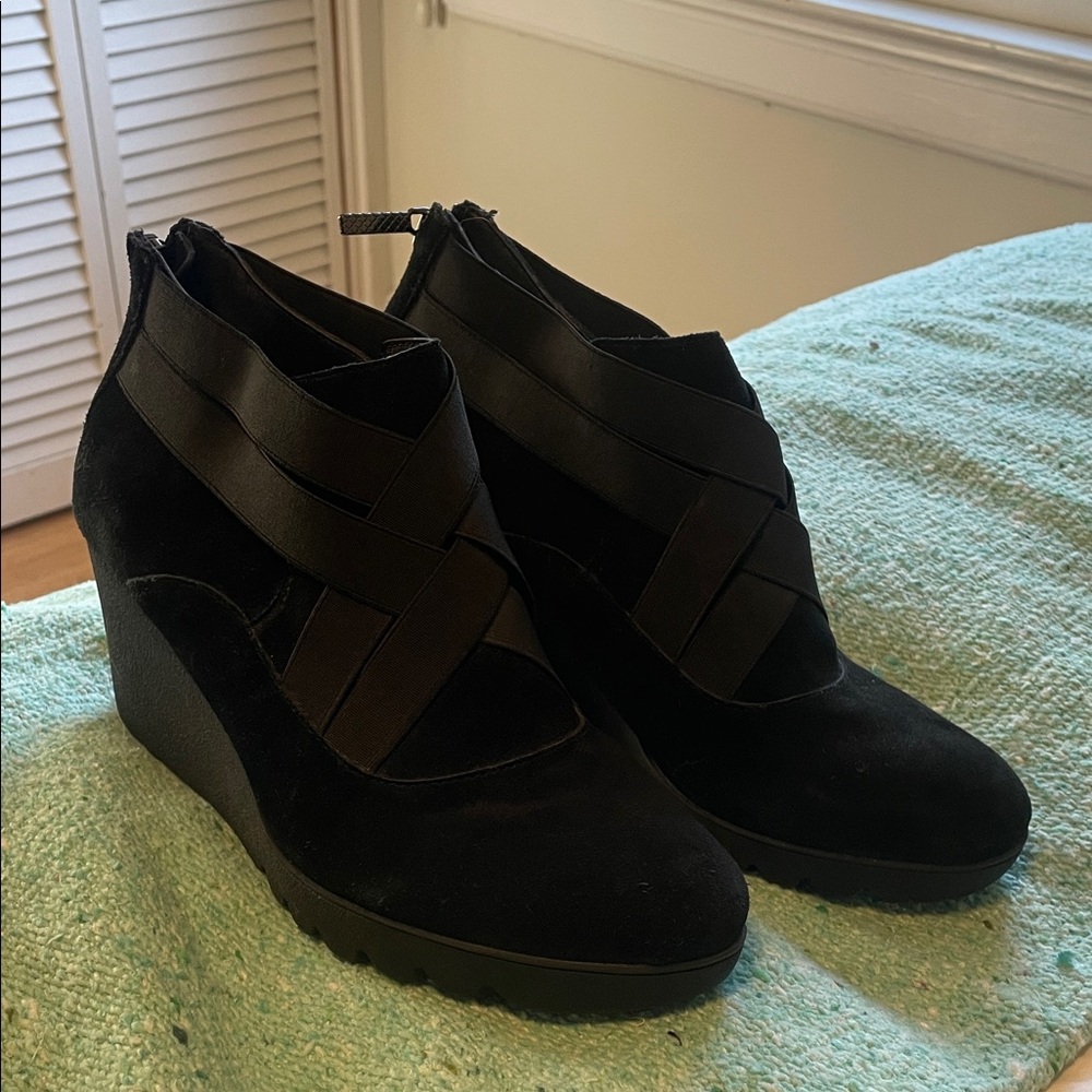Donald J. Pliner Black Crisscross Ankle Booties with Wedge heel.  Size 8 1/2